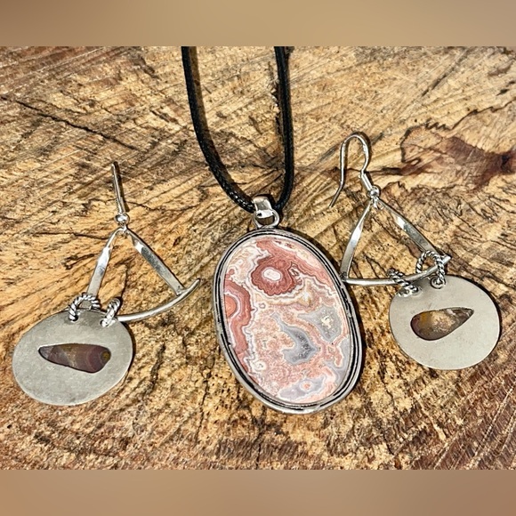 Crazy Lace Agate Pendant & Earrings Set - Picture 4 of 10